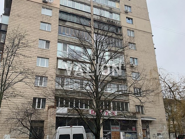 Продам 3 комнатную квартиру возле НАУ, пр-т Любомира Гузара 14а