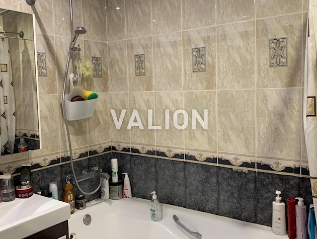 Продам 3 комнатную квартиру возле НАУ, пр-т Любомира Гузара 14а