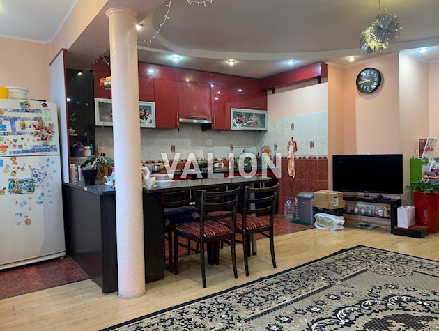 Продам 3 комнатную квартиру возле НАУ, пр-т Любомира Гузара 14а