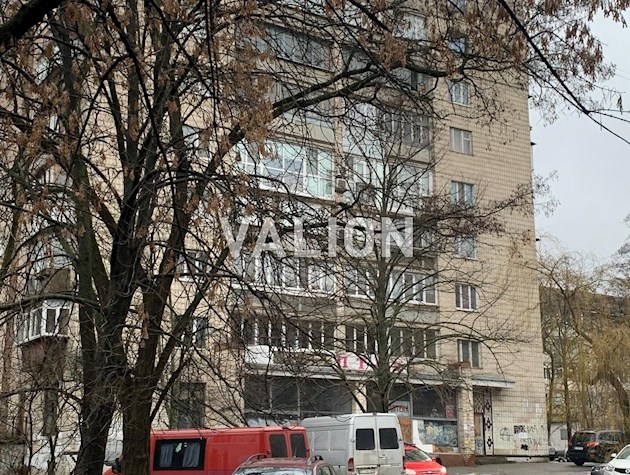 Продам 3 комнатную квартиру возле НАУ, пр-т Любомира Гузара 14а