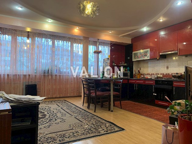 Продам 3 комнатную квартиру возле НАУ, пр-т Любомира Гузара 14а