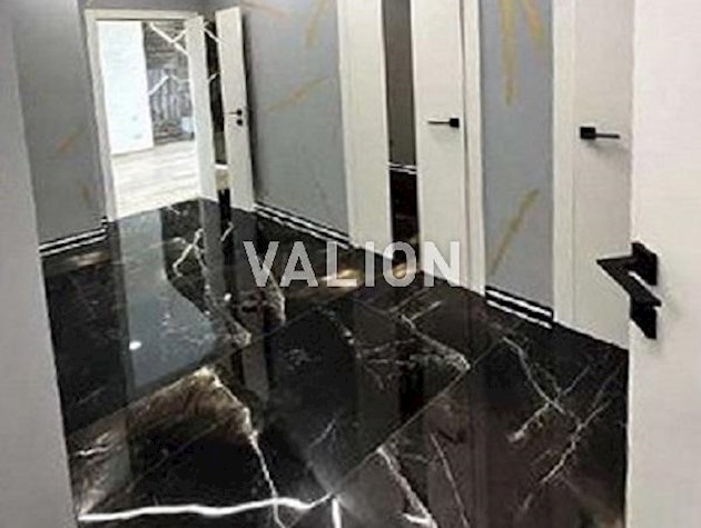 Продається 4-кімнатна квартира з ремонтом в ЖК Берестейський