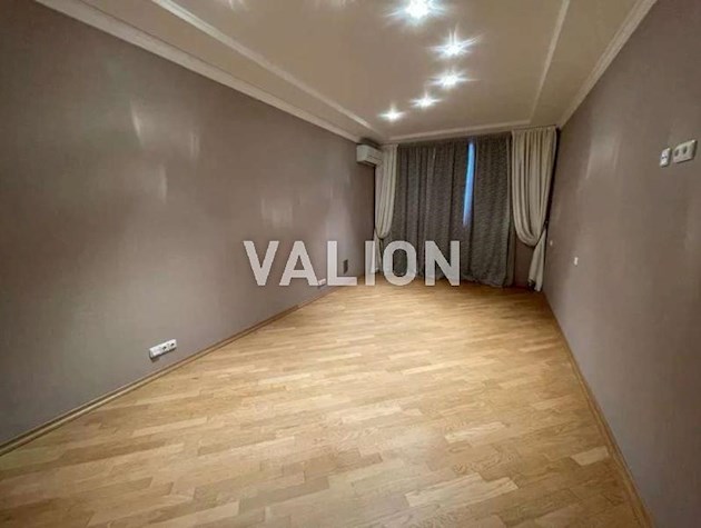 Продажа 3-конатной квартиры на ул.Патрожинского, 14.