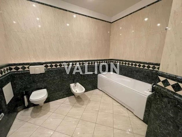 Продажа 3-конатной квартиры на ул.Патрожинского, 14.