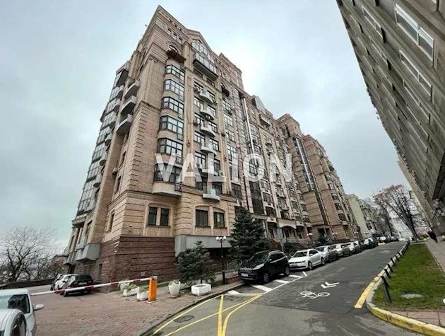 Продажа 3-конатной квартиры на ул.Патрожинского, 14.