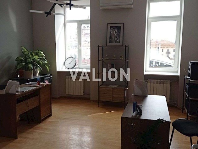 Продаж 3-к квартири вул. Хрещатик 15