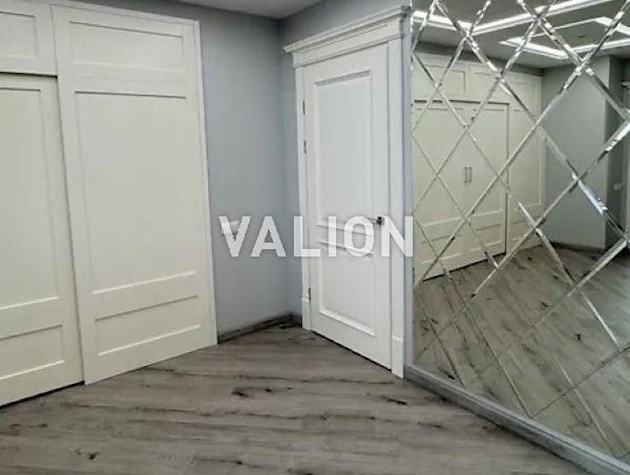 Продаж 4-к квартири вул. Ахматової Анни 22