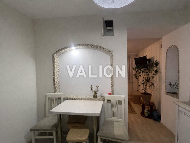 Продается 2-комнатная квартира по ул. Ветряные Горы, 6