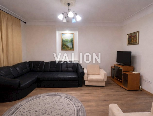 Продается 2-комнатная квартира по ул. Ветряные Горы, 6