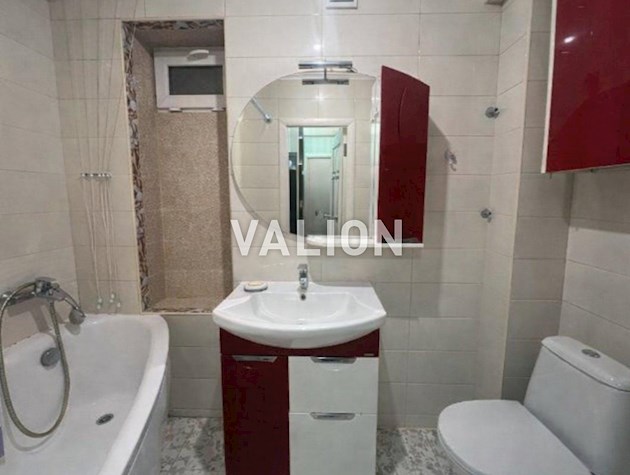 Продается 2-комнатная квартира по ул. Ветряные Горы, 6