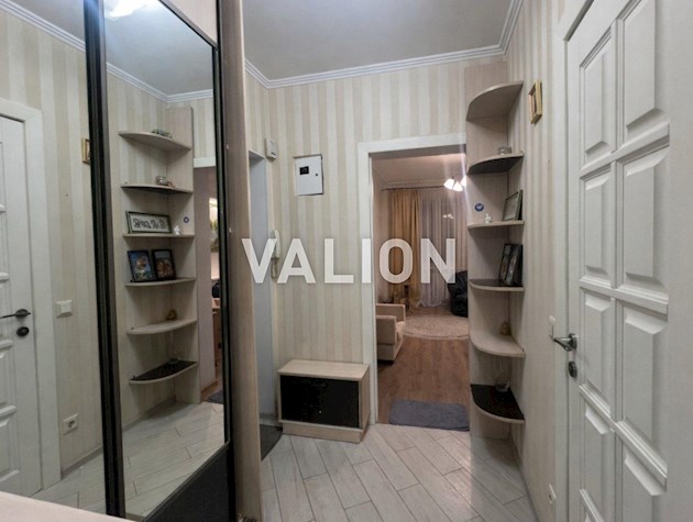 Продается 2-комнатная квартира по ул. Ветряные Горы, 6