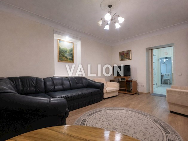 Продается 2-комнатная квартира по ул. Ветряные Горы, 6