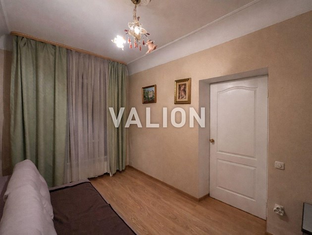 Продается 2-комнатная квартира по ул. Ветряные Горы, 6