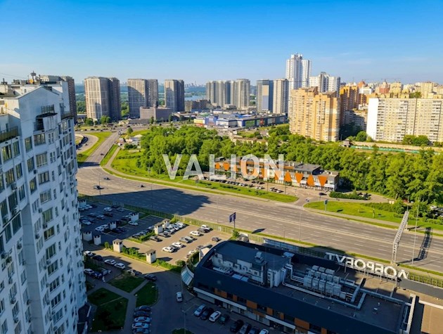Продажа 2-комнатной квартиры по просп.Бажана Николая, 14