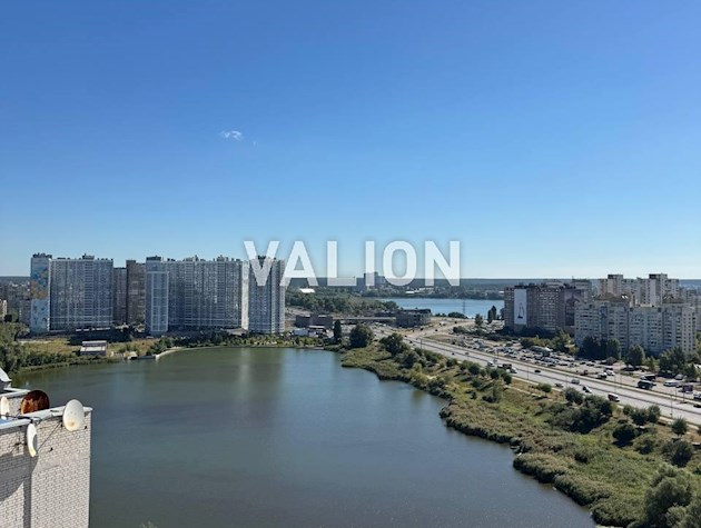 Продам квартиру 105 кв ул. Драгоманова 31б