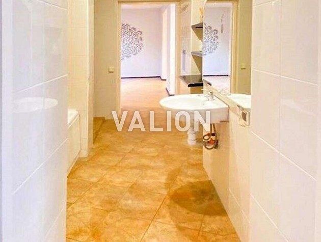 Продаж 2-кімнатної квартири на вул.Старонаводницька, 8