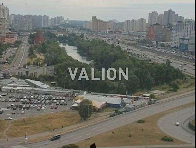 Продаж 3-к квартири вул. Дніпровська набережна 20а