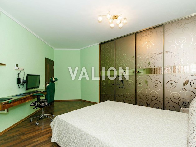 Продаж 2-кімнатної квартири 76.3 кв.м на вул. Василя Симоненка, 5А