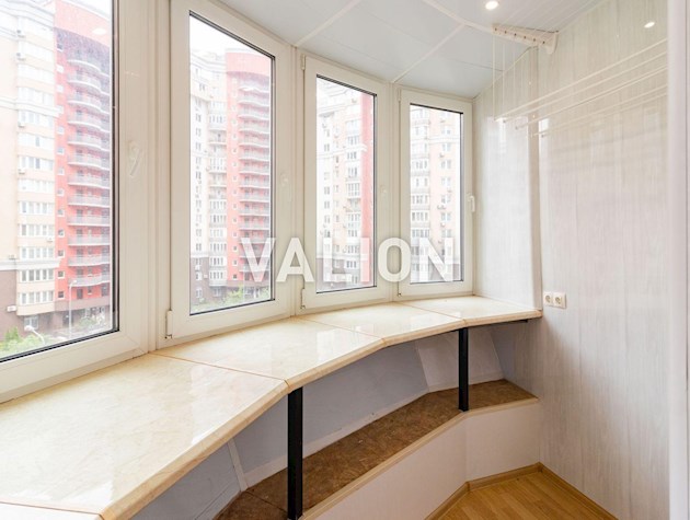 Продаж 2-кімнатної квартири 76.3 кв.м на вул. Василя Симоненка, 5А