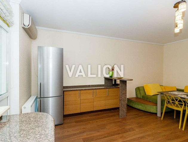 Продаж 2-кімнатної квартири 76.3 кв.м на вул. Василя Симоненка, 5А