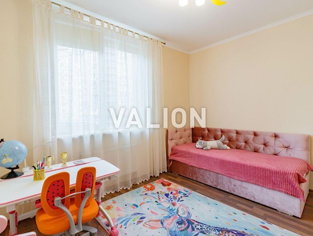 Продаж 2-кімнатної квартири 76.3 кв.м на вул. Василя Симоненка, 5А