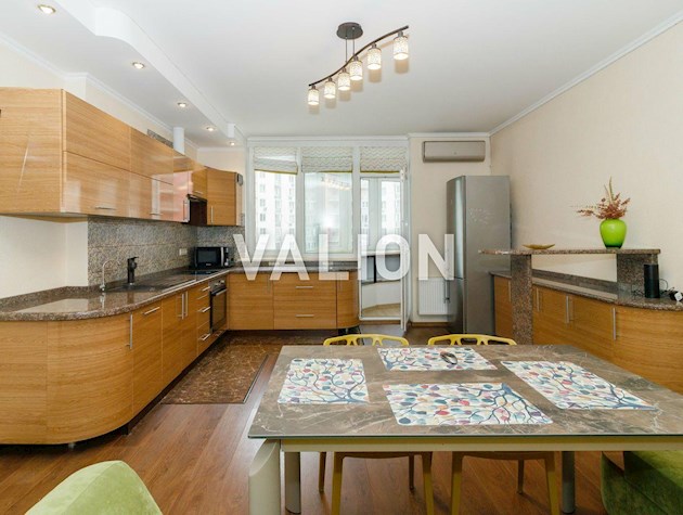 Продаж 2-кімнатної квартири 76.3 кв.м на вул. Василя Симоненка, 5А