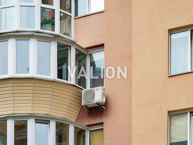 Продаж 2-кімнатної квартири 76.3 кв.м на вул. Василя Симоненка, 5А