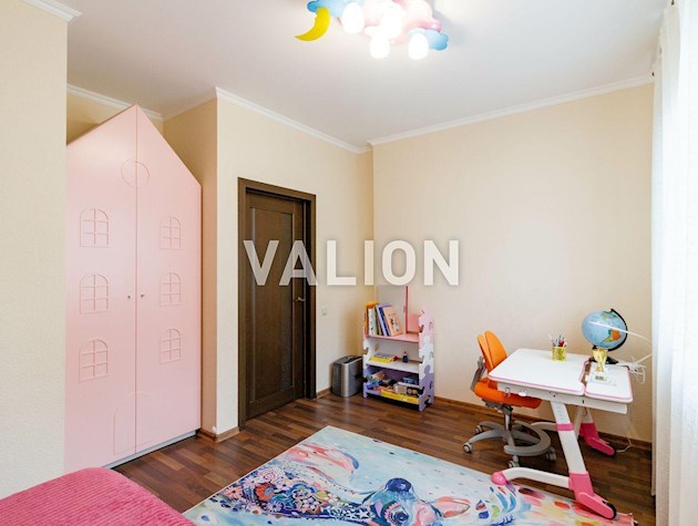 Продаж 2-кімнатної квартири 76.3 кв.м на вул. Василя Симоненка, 5А