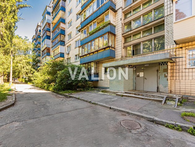 Продажа 3 ком. квартиры, улица Коперника 16 б, метро Лукьяновская