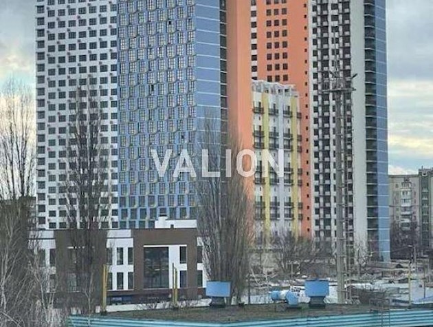 Продаж 2-к квартири вул. Крайня 1