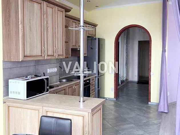 Продам 1-комнатную квартиру, ул. Жилянская, ЖК Элегант