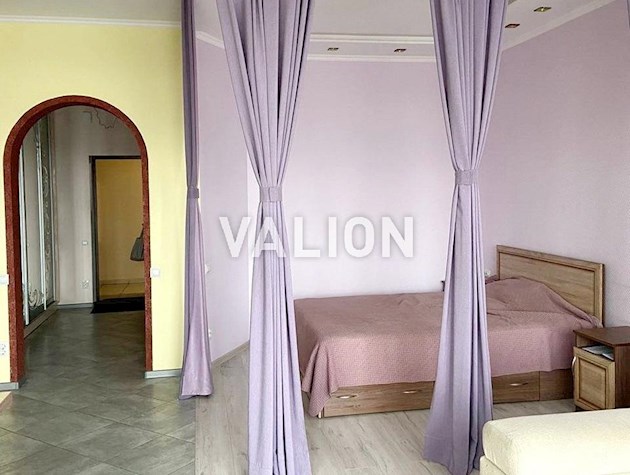 Продам 1-комнатную квартиру, ул. Жилянская, ЖК Элегант