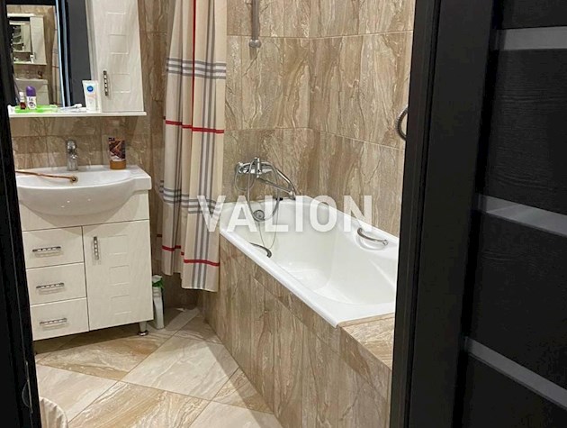 Продам 1-комнатную квартиру, ул. Жилянская, ЖК Элегант