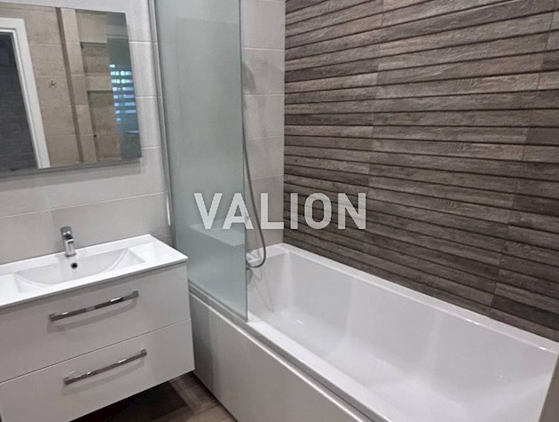 Продажа 2 ком. квартиры с ремонтом ЖК Новомостицко-Замковецкий