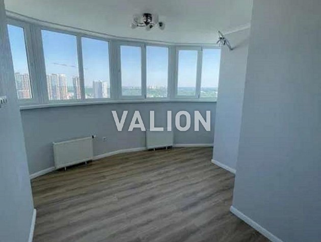 Продам 3-комнатную квартиру в ЖК 4 Сезона.