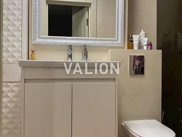 Продам 3-комнатную квартиру по ул.Приречная, 5. Правый берег.