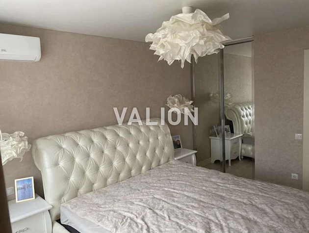 Продам 3-комнатную квартиру по ул.Приречная, 5. Правый берег.