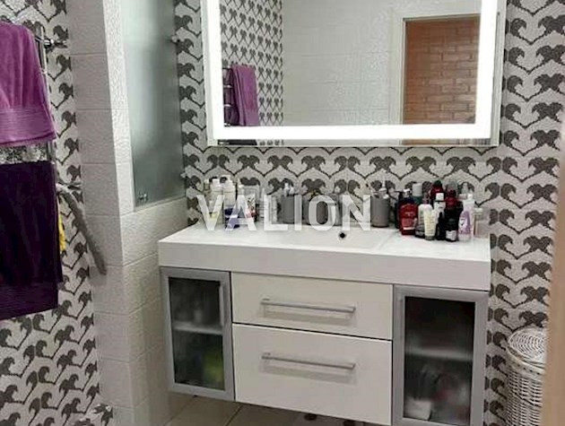 Продажа 3-комнатной квартиры по ул.Пчёлки Елены, 5