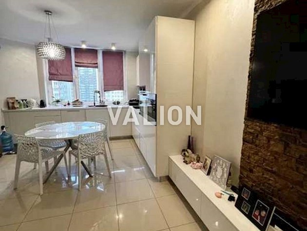 Продажа 3-комнатной квартиры по ул.Пчёлки Елены, 5