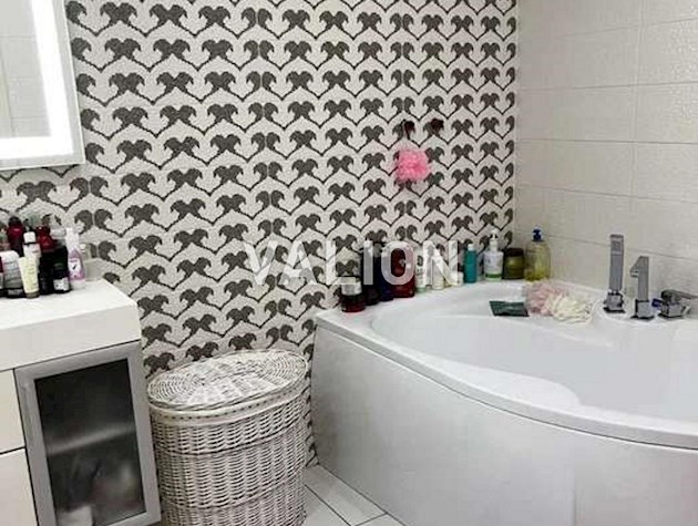 Продажа 3-комнатной квартиры по ул.Пчёлки Елены, 5