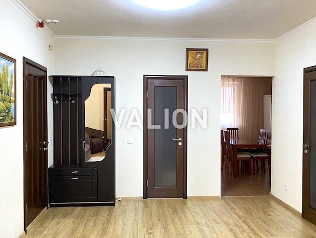 Без комиссии, продам 2-ком. квартиру с ремонтом. Метро Позняки-3 мин. пешком. Ул. Мишуги.