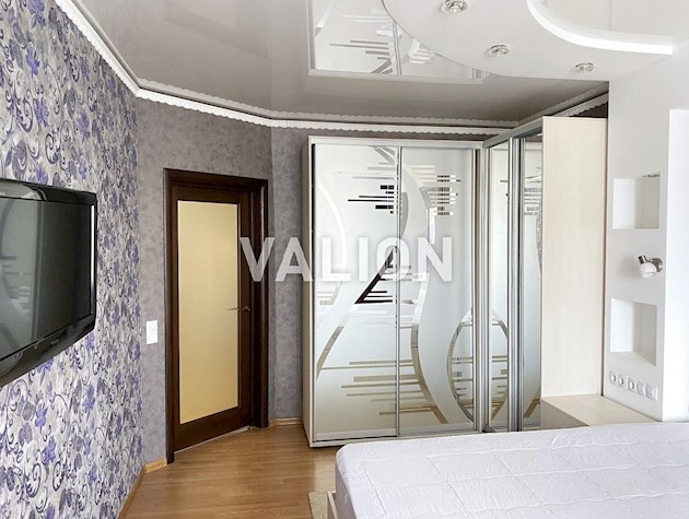 Без комиссии, продам 2-ком. квартиру с ремонтом. Метро Позняки-3 мин. пешком. Ул. Мишуги.