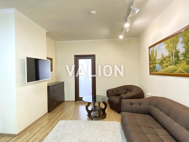 Без комиссии, продам 2-ком. квартиру с ремонтом. Метро Позняки-3 мин. пешком. Ул. Мишуги.