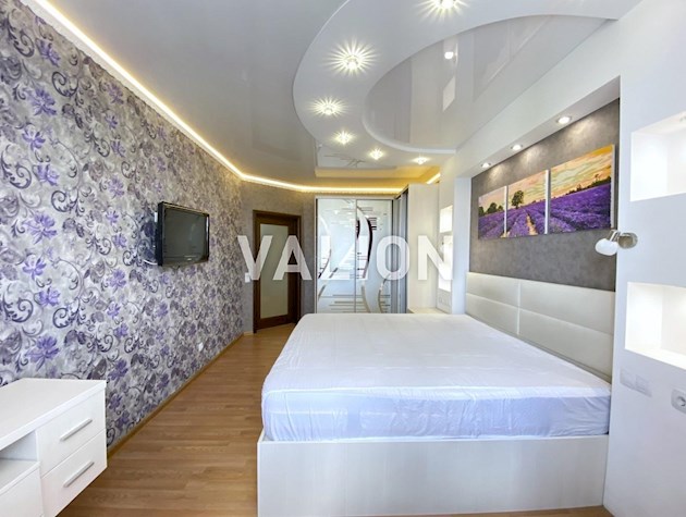 Без комиссии, продам 2-ком. квартиру с ремонтом. Метро Позняки-3 мин. пешком. Ул. Мишуги.