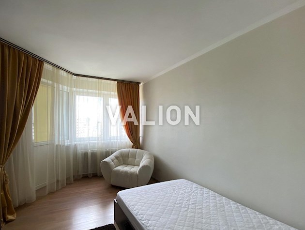 Без комиссии, продам 2-ком. квартиру с ремонтом. Метро Позняки-3 мин. пешком. Ул. Мишуги.