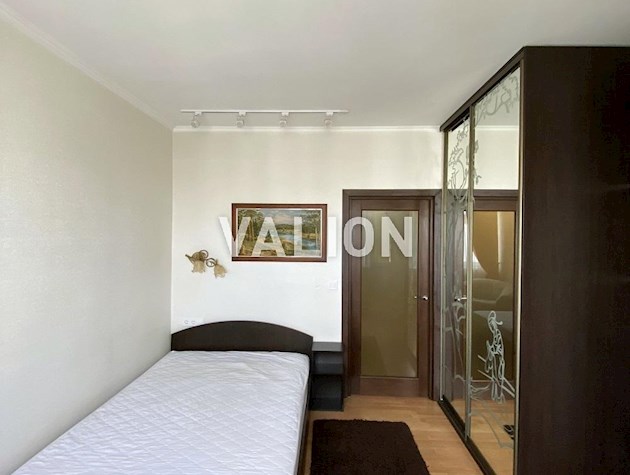 Без комиссии, продам 2-ком. квартиру с ремонтом. Метро Позняки-3 мин. пешком. Ул. Мишуги.