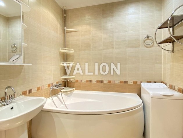 Без комиссии, продам 2-ком. квартиру с ремонтом. Метро Позняки-3 мин. пешком. Ул. Мишуги.