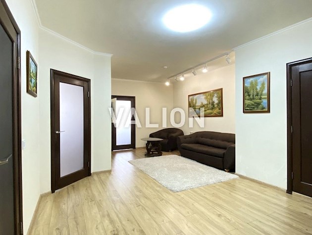 Без комиссии, продам 2-ком. квартиру с ремонтом. Метро Позняки-3 мин. пешком. Ул. Мишуги.