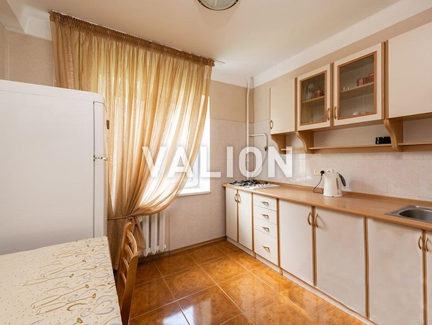 Продаж 2 кімнатної квартири на Русанівському бульварі 9