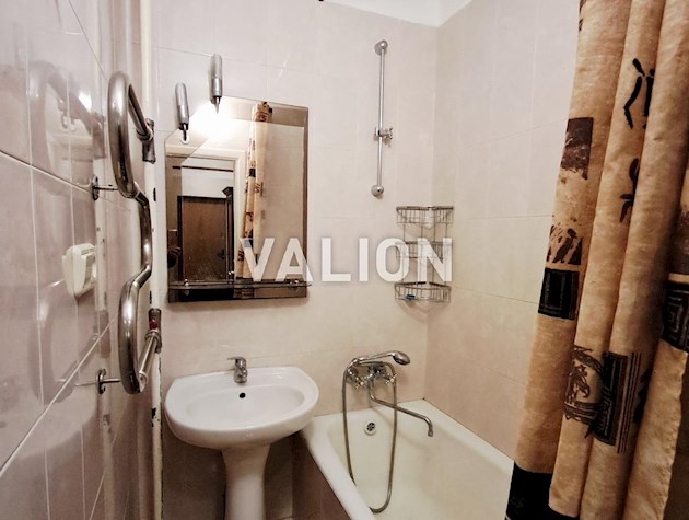 Продаж 2 кімнатної квартири на Русанівському бульварі 9